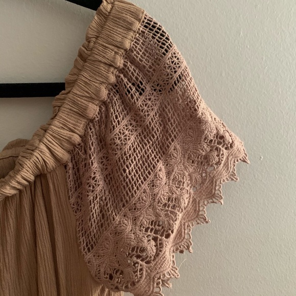 Tan color romper off the shoulder crochette detail - Picture 3 of 7